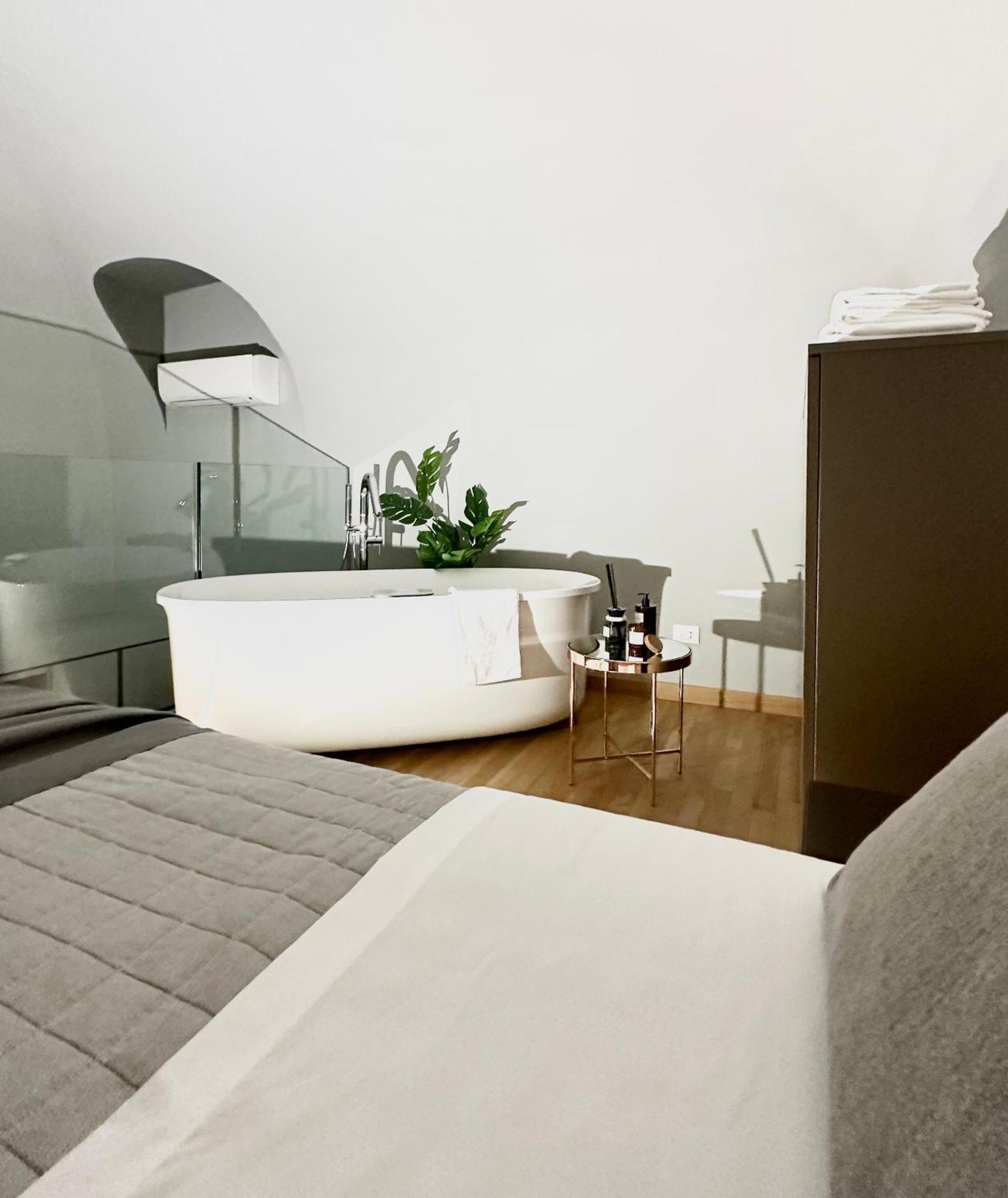 Jacuzzi Luxury Apartment In The Town Centre Torino Eksteriør billede